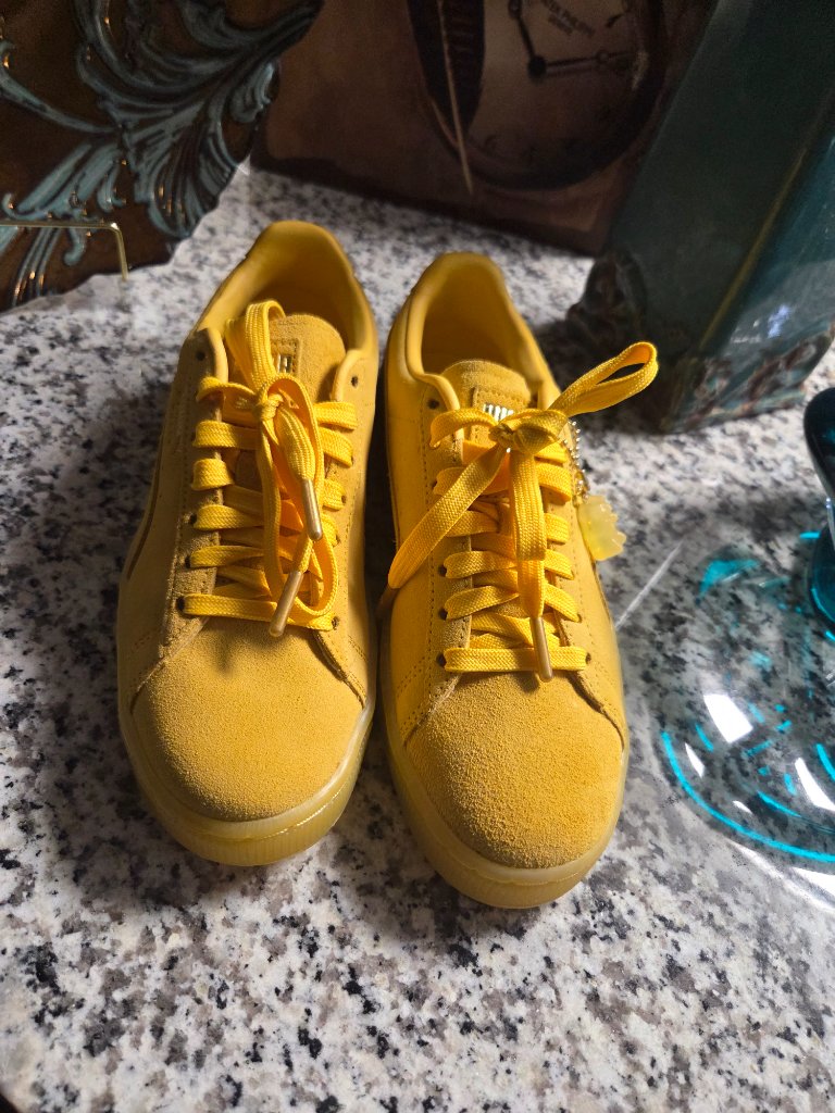 Puma X Haribo Suede Gold S Size 8 (6c)
